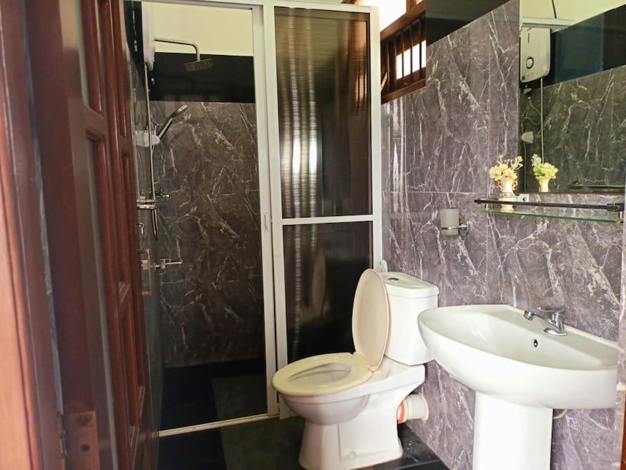 Saru Holiday Apartment - Upto 6 Guests Канди Экстерьер фото