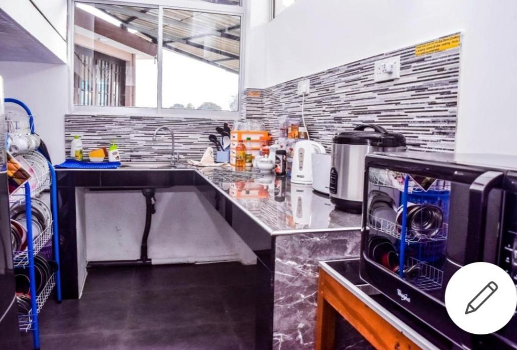 Saru Holiday Apartment - Upto 6 Guests Канди Экстерьер фото